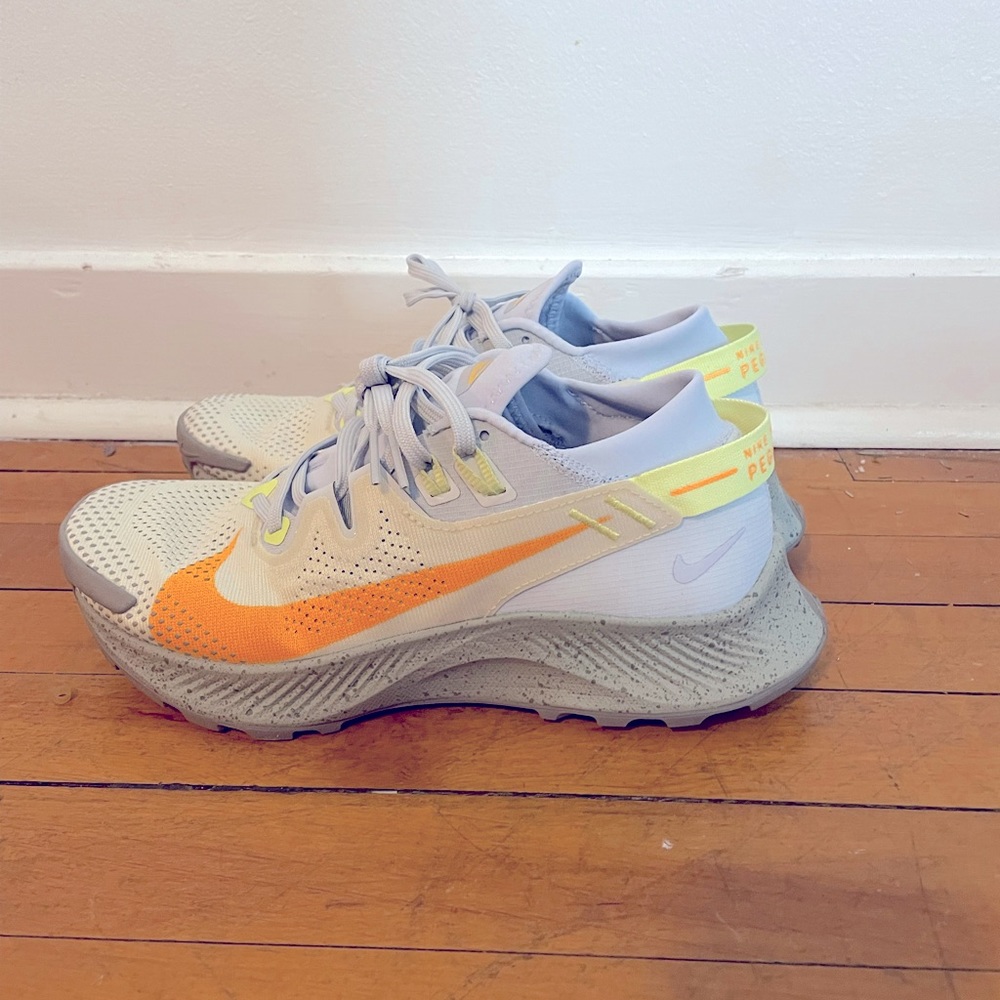 Women’s Nikes 8.5
